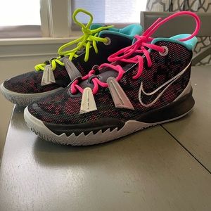 Kyrie 7’s size 6.5